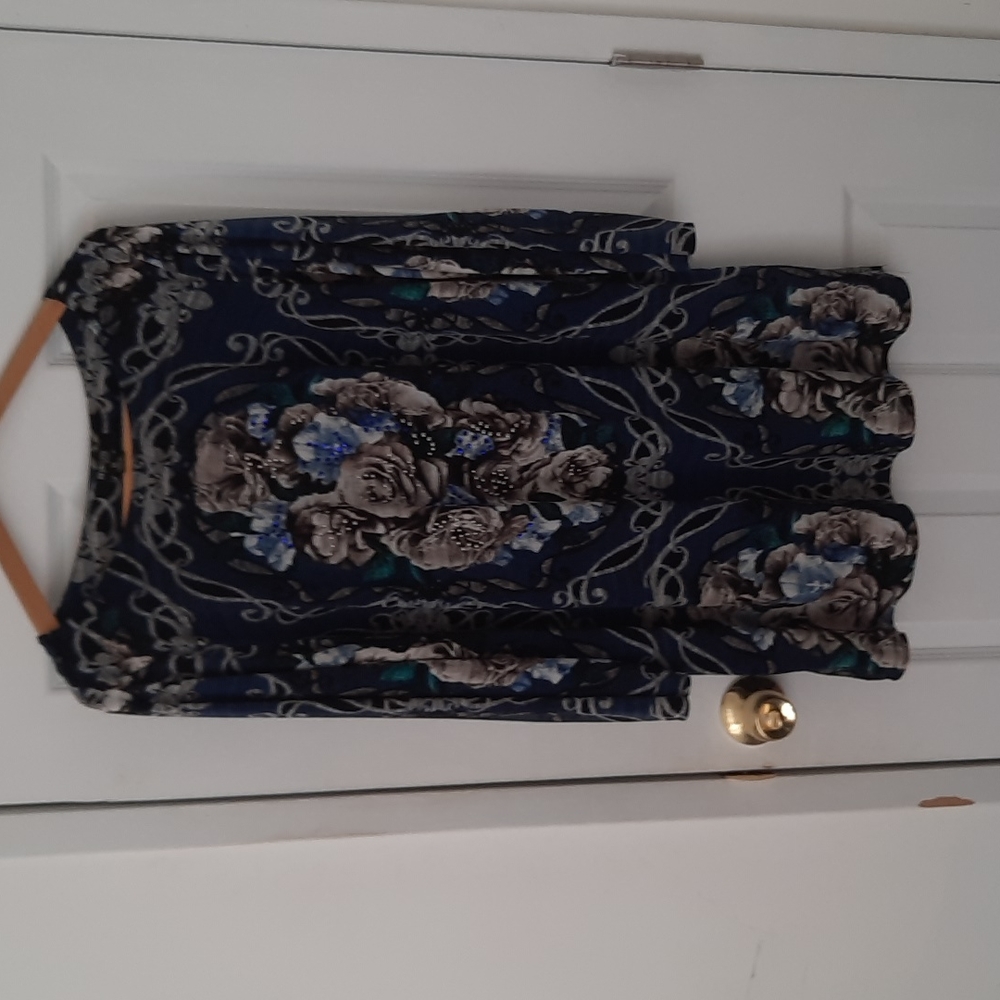 Style&Co. Woman size 1x, blue stretchy tunic in blue floral